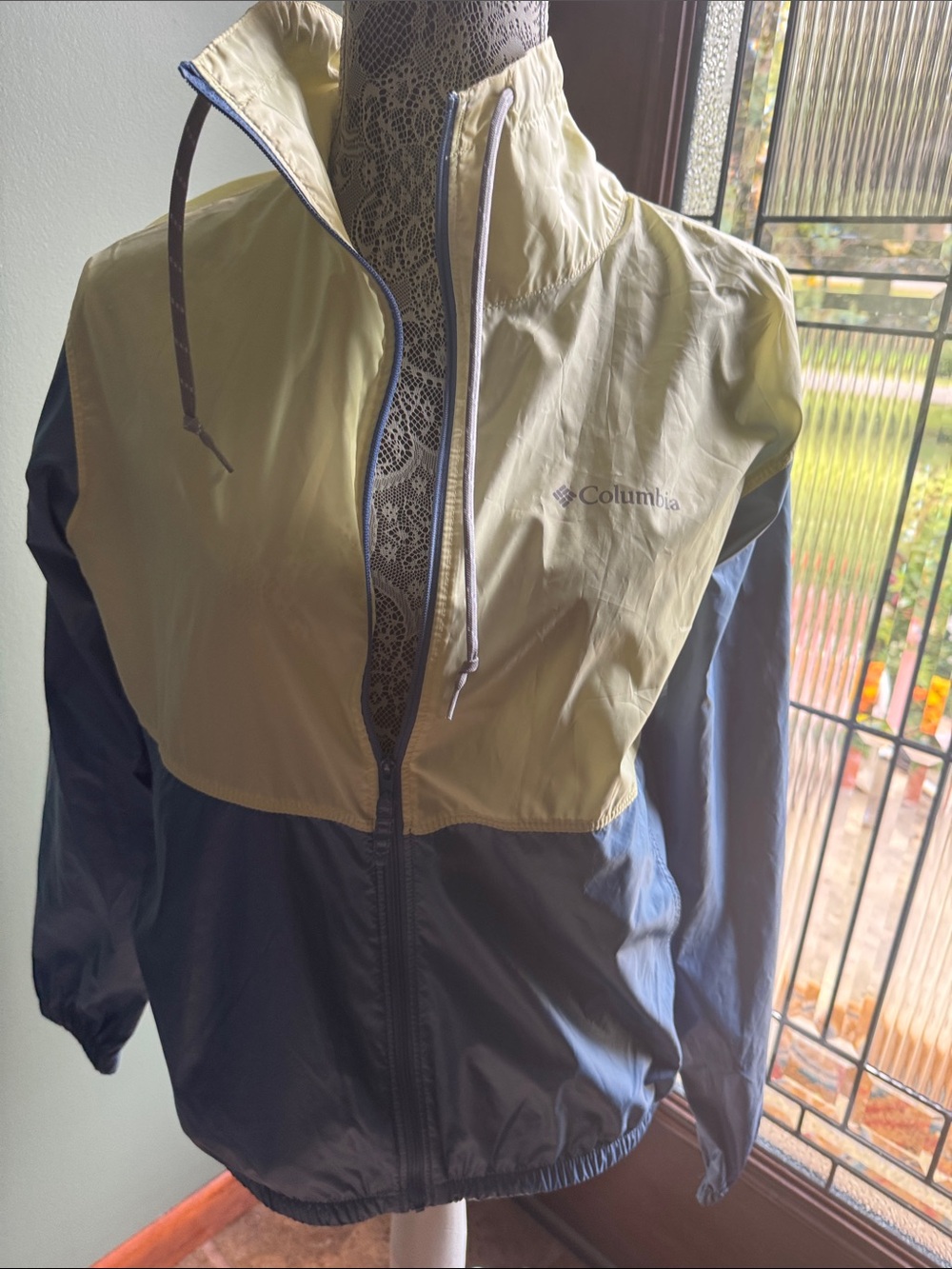 Women’s Columbia Two-Tone Windbreaker Jacket in Yellow and Blue